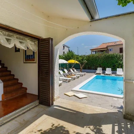 Holiday home Holiday Home Suncana By Interhome *