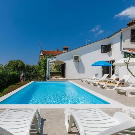 Holiday home Holiday Home Suncana By Interhome *