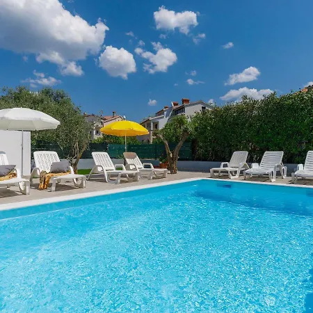 Dom wakacyjny Suncana By Interhome